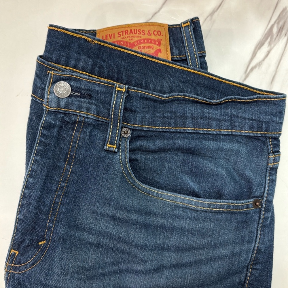 Levi 502 Men’s Straight Jeans, 34x32, Dark Blue Wash, great condition!